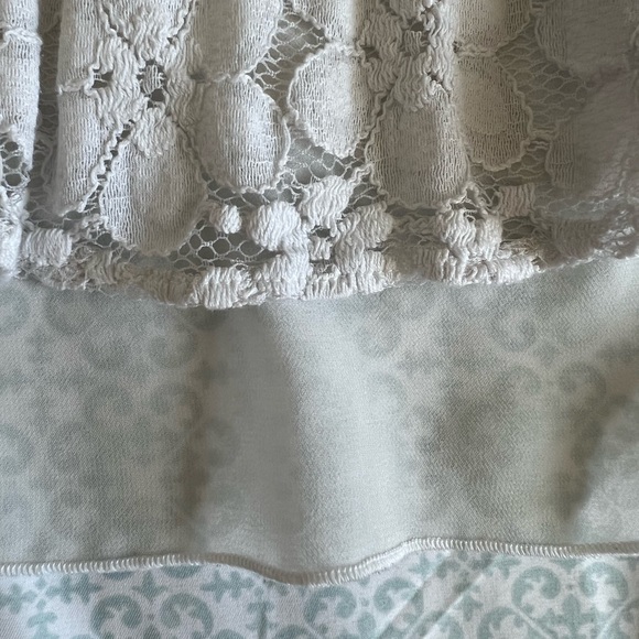 cute flowy hollister top - Picture 2 of 5